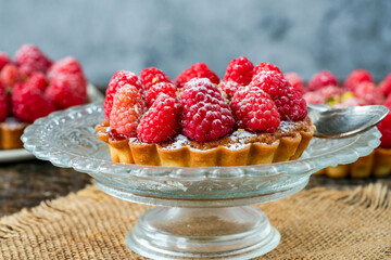 Sticker - Raspberry and pistachio tarts