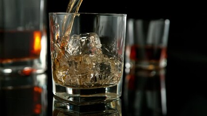 Aufkleber - Super slow motion of pouring whiskey drink, camera motion. Filmed on high speed cinema camera, 1000 fps. Speed ramp effect.