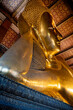 riesengroßer goldener Buddha in Bangkok im Wat (Tempel) Pho, Thailand, Asien