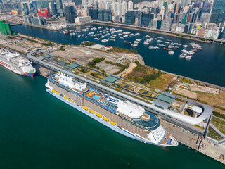 Fototapete - Top view of Cruise terminal building in Hong Kong city