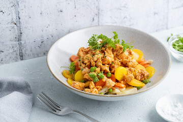 Wall Mural - Healthy bowl with chicken and vegetables