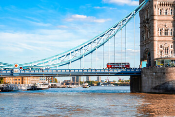 Fototapete - Iconic Tower Bridge connecting Londong with Southwark on the Thames River