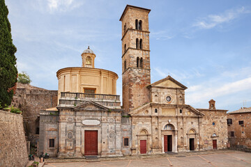 Canvas Print - Bolsena, Viterbo, Lazio, Italy: the medieval Basilica of Santa Cristina in the ancient town on the lake shore, the church is known for being the site of a Eucharistic Miracle in 1263