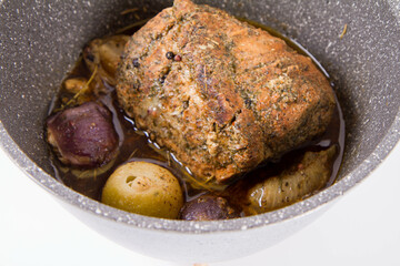 Sticker - Roast pork loin with onions and garlic, in a pot	
