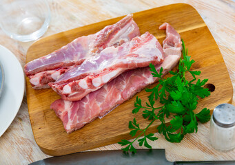 Wall Mural - Raw fesh spare ribs and parsley on wooden cutting board