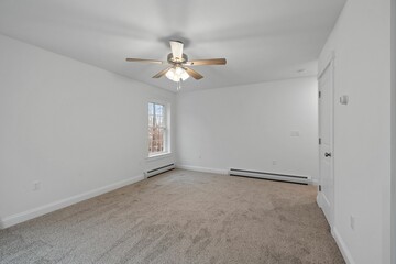 Canvas Print - Interior of an empty house for sale