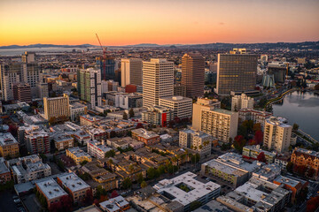 Wall Mural - Aerial View of Downtown Oakland, California at Dusk