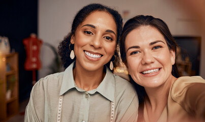 Canvas Print - Woman, friends and portrait smile for selfie together in happy friendship or partnership at the workshop. Women tailor fashion designer faces smiling for photo, moments or free time at the workplace