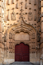 Side Door Of The Cathedral Formed By An Ogee Arch In Plateresque Style. Salamanca. Castilla Leon, Spain.