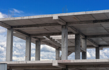 Construction of a multi-storey concrete monolithic building