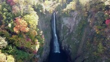 震動の滝（雄滝）のドローン撮影