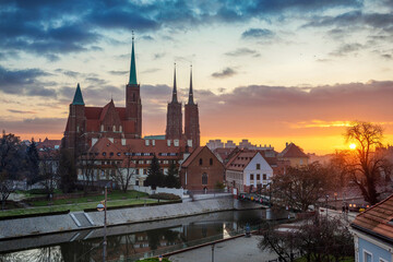 Wall Mural - Morning view, sunrise on Wroclaw Old Town. Island and Cathedral of St John with bridge through river Odra. Wroclaw, Poland.