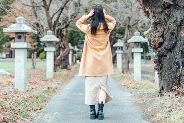 Sticker - 神社と女性　 shrine