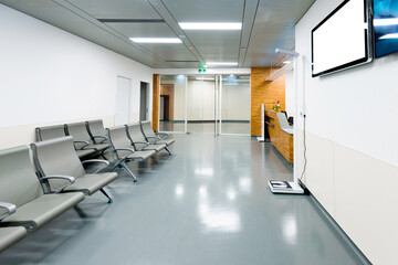 Poster - Spacious waiting room in a modern hospital