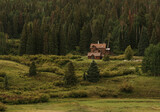 Fototapeta Na ścianę - Lone cabin on a mountainside