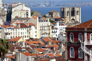 Wall Mural - Overview over Alfama district and Sé Cathedral, Lisbon, Portugal