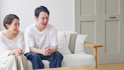 Poster - 笑顔の幼児と両親　ファミリーイメージ