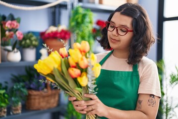 Sticker - Young woman florist smiling confident prepare bouquet of flowers at florist