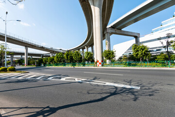 Canvas Print - Highway and overpass in the city