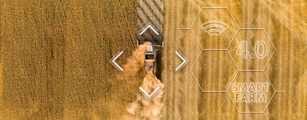 Autocollant - Autonomous harvester on the field. Digital transformation in agriculture
