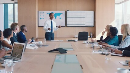 Poster - Corporate, business people and map analytics presentation in boardroom with interracial workforce. Business meeting, communication and black man presenting statistics analysis in Chicago, USA.