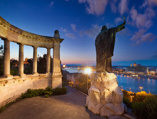 Wall Mural - Budapest night view. The Monument to Bishop Gellert (was erected in 1904 and designed by sculptor Gyula Jankovits).