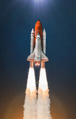 Leinwandbilder - Space shuttle flight in outer space. Launch of rocket with astronauts. Mission of spaceship. Elements of this image furnished by NASA