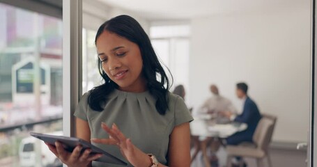 Aufkleber - Tablet, research and innovation with a business black woman at work in her office on future growth. Marketing, social media and internet with a female employee planning using an online search