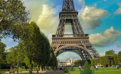 Poster - Paris, La Tour Eiffel. Summer sunset above city famous Tower