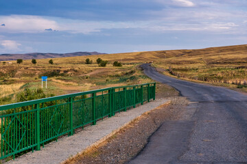 Sticker - the road to the mountains