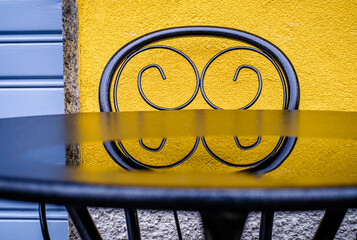 Wall Mural - chairs at a sidewalk cafe