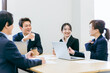 © buritora - 会社の会議室で会議・打ち合わせ・ミーティングする男女（税理士・会計士・弁護士・商談・プランナー）