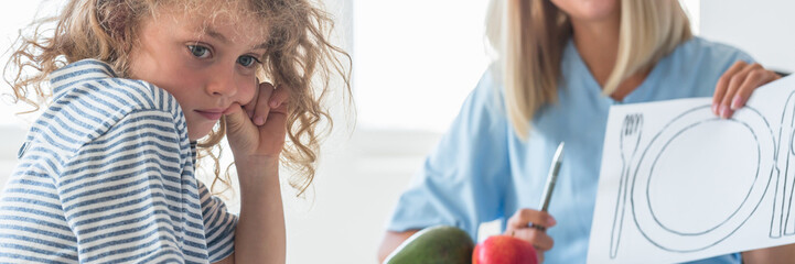 Friendly dietitian explaining the basics of healthy nutrition to