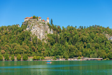 Wall Mural - Lake Bled with the medieval Bled Castle (Blejski grad), XI century, on a sunny summer day. Bled town, Gorenjska, Triglav National Park, Slovenia, central Europe.