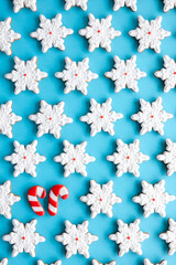 Wall Mural - Gingerbread in the form of snowflakes on a blue background.