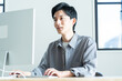Leinwandbild Motiv パソコン作業をする若い日本人男性