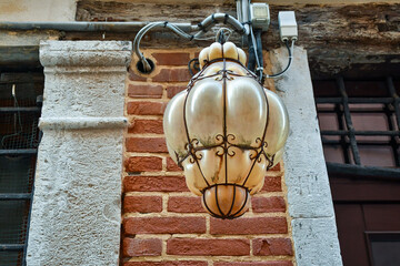 Canvas Print - Detail of a street lantern in Murano glass and wrought iron, Venice, Italy