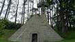 Piramida w Zagórzanach, grobowiec piramidalny o wysokości 10 metrów, Małopolska,