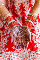 Canvas Print - Indian Hindu bride's hands with henna mehendi mehndi close up