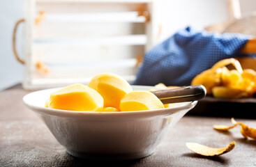 Canvas Print - raw potato in bowl