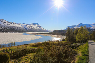 Canvas Print - Spring at the lake Gjevilvatnet, Norway