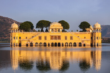 Fototapete - Rajasthan landmark - Jal Mahal (Water Palace) on Man Sagar Lake on sunset. Jaipur, Rajasthan, India