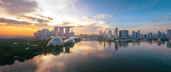 Fototapete - Singapore city skyline at sunset aerial view