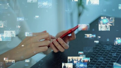 Poster - スマホで映像を見る女性