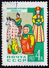 USSR - CIRCA 1963: Postage Stamp 4 Kopeck Printed In The Soviet Union Shows Matryoshka And Other Wooden And Porcelain Folk Toys RSFSR. Post Stamp Series Devoted To National Toys And Nesting Dolls.