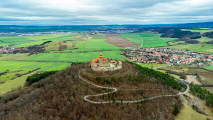 Wall Mural - Kurze Wanderung um die wunderschönen Drei Gleichen im Thüringer Becken - Drei Gleichen - Deutschland