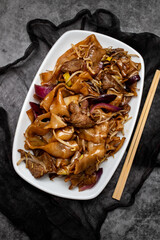 Poster - Fried noodles with vegetables and beef in white dish