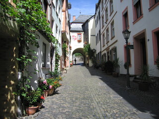 Wall Mural - Gasse mit Graacher Tor in Bernkastel-Kues