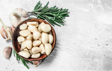 Poster - Cloves of garlic in a bowl.