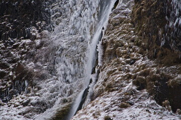 Canvas Print - water flowing into the water